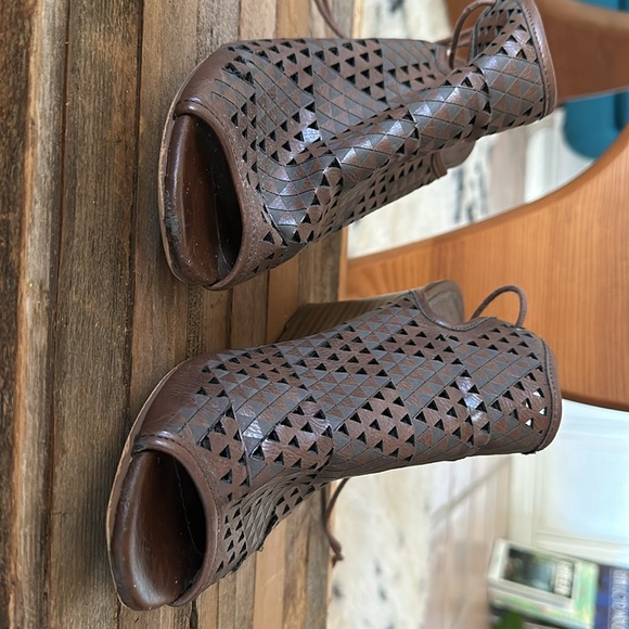 Wedge heel, back tie - Picture 2 of 2